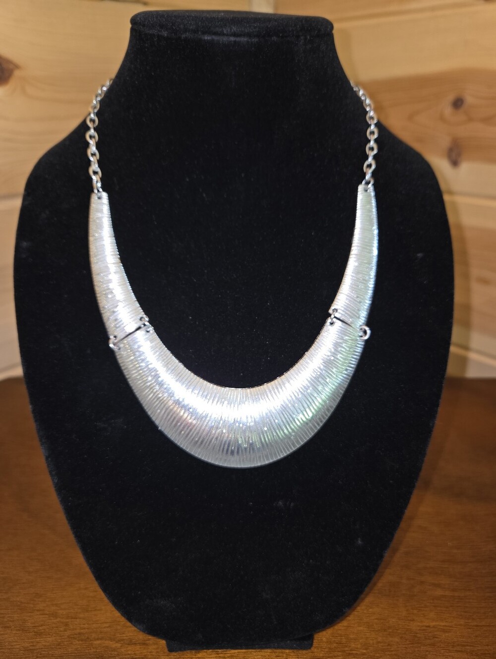 Ribbed Silver Collar Necklace